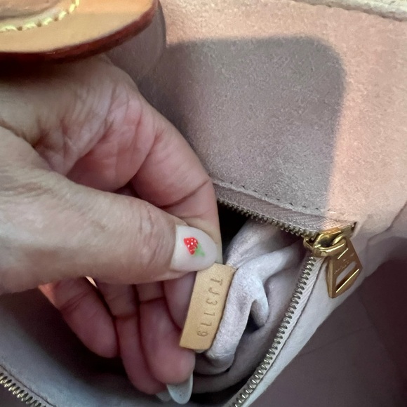 COPY - AUTHENTIC Louis Vuitton Propriano - Picture 2 of 16